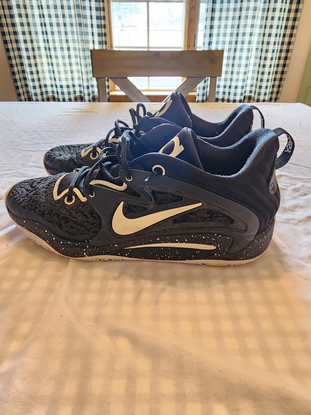 Nike Kyrie Low 5 – Black/White –  Black and White Speckled Basketball Sneakers